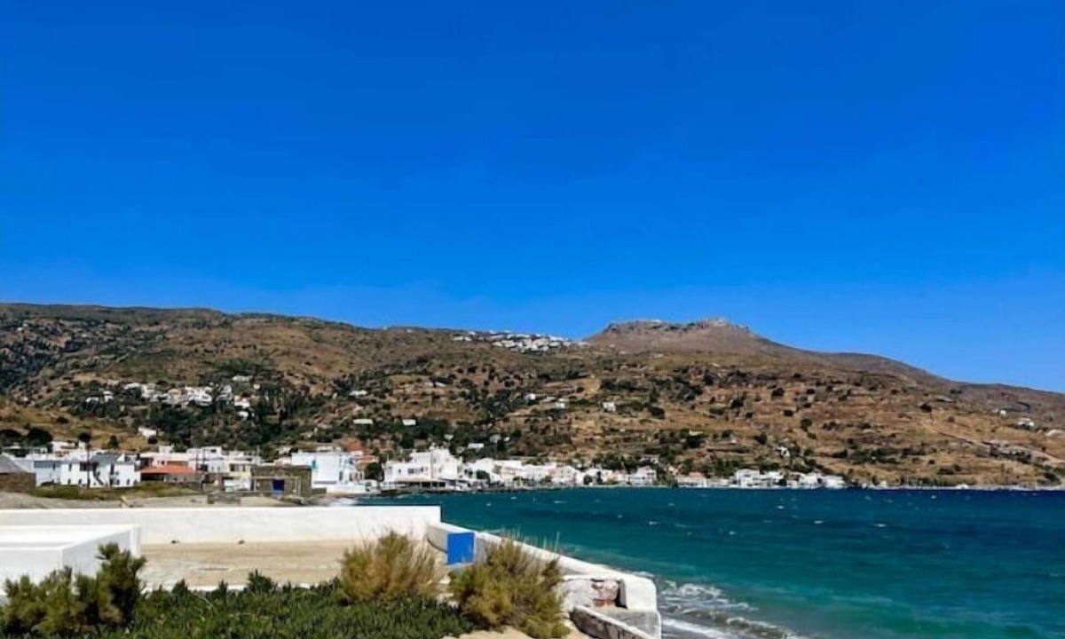 Ormos Korthiou House | Beachfront Bliss in Korthi