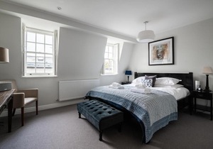 Majestic Modern Home close to Waterloo