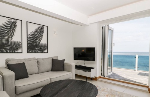 Swanage Apartment | 1 OCEAN BAY, family friendly, character holiday cottage in Swanage