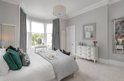 Comely Bank Apartment | 181 m² Apartment ∙ 4 bedrooms ∙ 8 guests