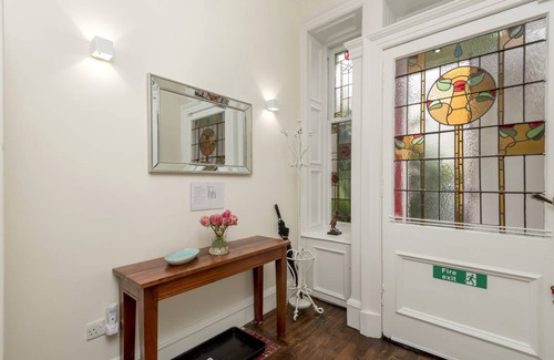 Comely Bank Apartment | 181 m² Apartment ∙ 4 bedrooms ∙ 8 guests