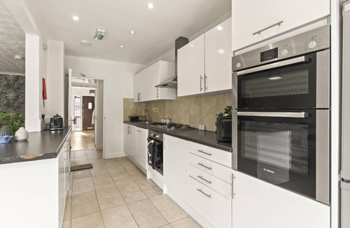 Watford House | House ∙ 6 bedrooms ∙ 12 guests