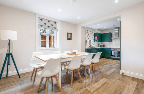 Cuddesdon Apartment | Old Town Cottage, pet friendly, close to Oxford
