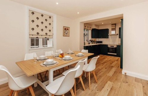 Cuddesdon Apartment | Old Town Cottage, pet friendly, close to Oxford