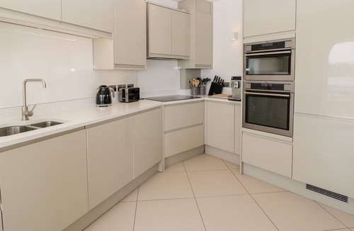 Swanage Apartment | 1 OCEAN BAY, family friendly, character holiday cottage in Swanage
