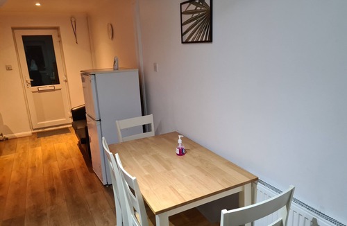 East Walworth House | 4Br-2Ensuite-10minCentralLondon-Sleeps11-Parking