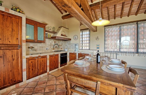 San Pietro in Bossolo Apartment | Beautiful apartment for 8 guests with A/C, pool, WIFI and panoramic view, close to Greve In Chia.