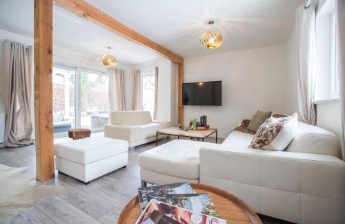 Golling an der Salzach House | Chalet Happy Family, secluded location, 15 min to salzburg and just short to t lakes sound of music, BBQ&bikes&sunbeds for free, up to 14p
