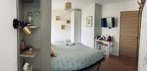 Moze-sur-Louet House | Chambre privée avec SDB et WC