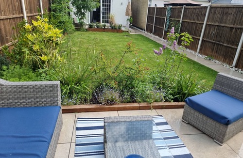 Runnymede House | Exclusive Palm House, Nature, Amenities, Garden