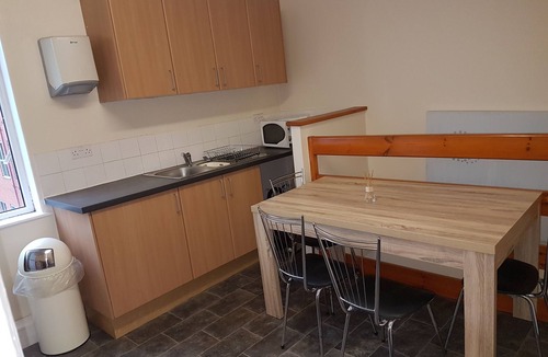 Nottingham Apartment | Home From Home 4 Bedroom Apartment Nottingham City