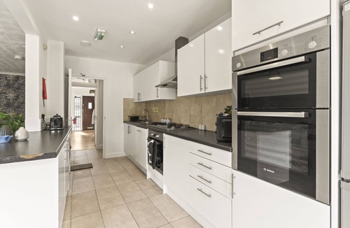 Watford House | Sleeps 12, Games Room, 6 Bedroom Group Getaway