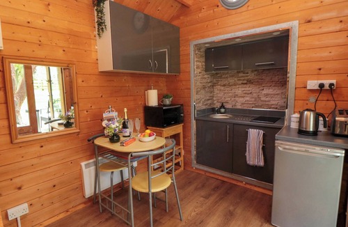 Bedale Cottage | SNAPE CASTLE GARDEN LODGE, pet friendly, with a garden in Bedale