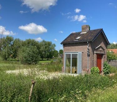 Wirdum Apartment | Tiny house Van hoogspanning naar ontspanning