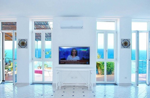 Conca dei Marini Villa | Villa Lilium: A bright villa built sheer above the sea and with direct access to the sea, with Free WI-FI.