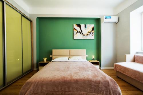 17-Avenue Apartment