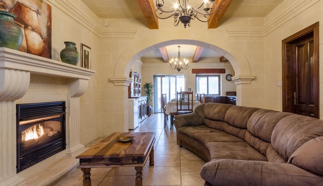 5 bedroom 4 bathroom with private pool.
