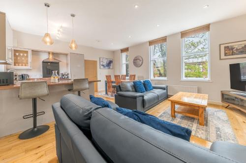 Abbey Apartments - Modern Serviced Apartments - Tourists & Professionals