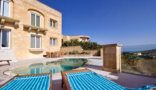 Amazing views, complete privacy, luxury and comfort including pool and deck area