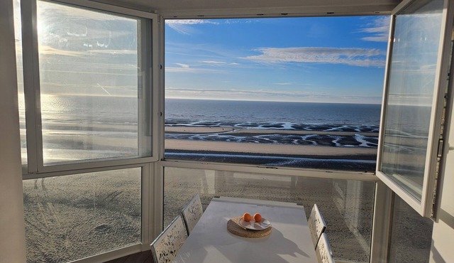 Apartment for rent in Bray-Dunes, on the seawall, facing the sea