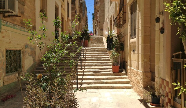 Beautiful traditional town house with marina views from roof terrace