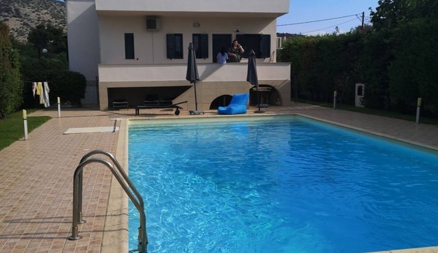 Beautiful villa with large pool near the beach