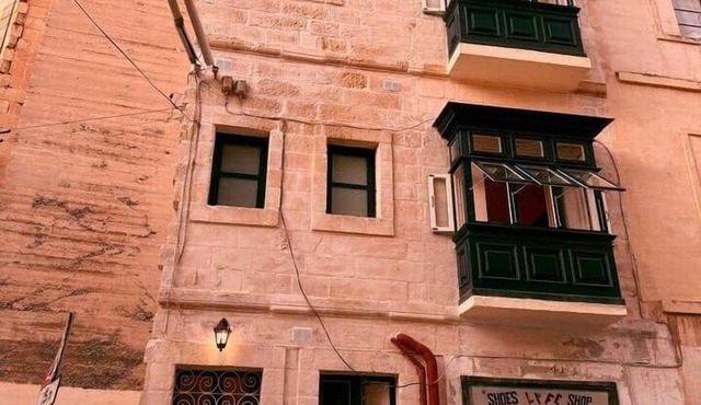 Birgu Square House By Holi