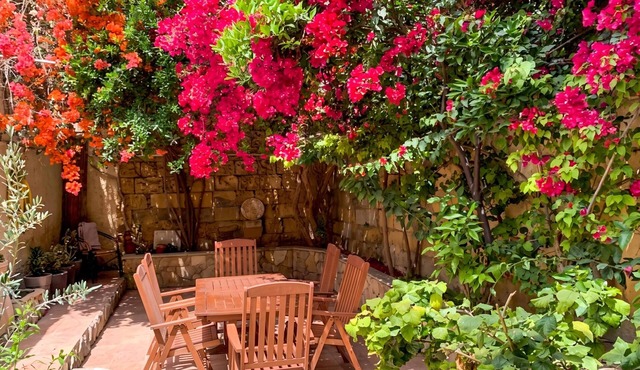 Bougainvillea Breeze & Marina View, Cospicua, Malta