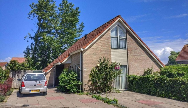 Bungalow in Breskens near Beach & Lighthouse