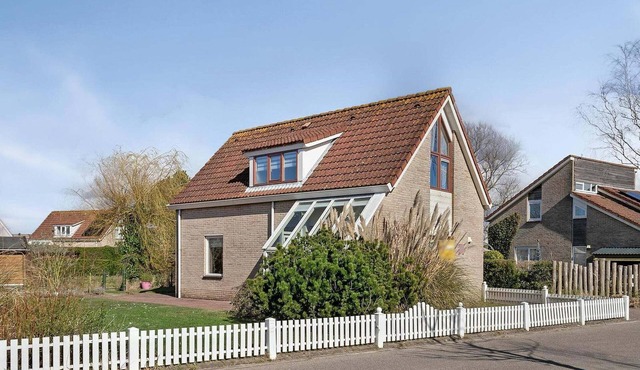 Bungalow in Breskens near Lighthouse & Beach