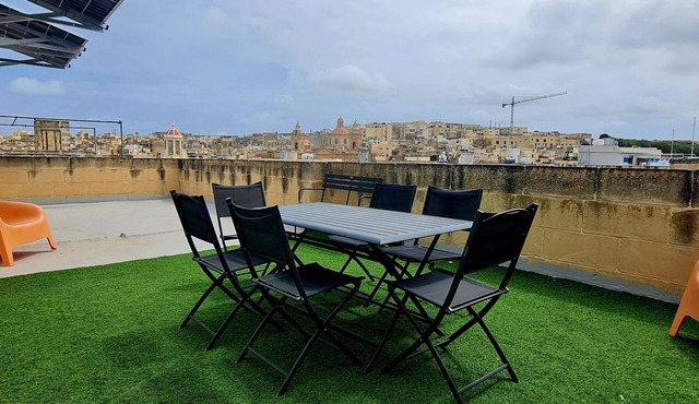 Casa Marie, Your next stay in a Traditional Corner Townhouse, the 3 Cities, 1881