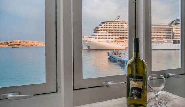 Charming 2 bedroom seaview apartment in Valletta