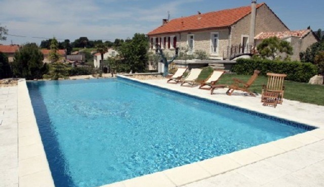 Charming cottage with infinity pool in provencal farmhouse
