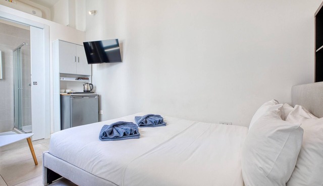 Charming double studio, shared sun terrace GOBLU-1
