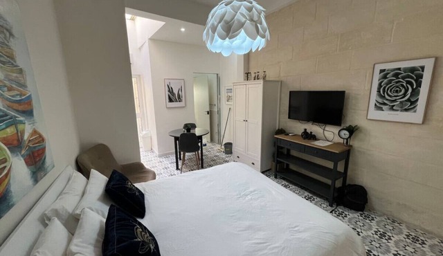 Cottonera Cara: Cozy Room with Terrace in the Heart of Bormla