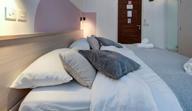 Cozy Private Room with Ensuite in Central Mosta