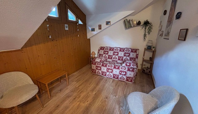 Cozy Studio with Balcony in Village Center - Ski Locker & Parking Included
