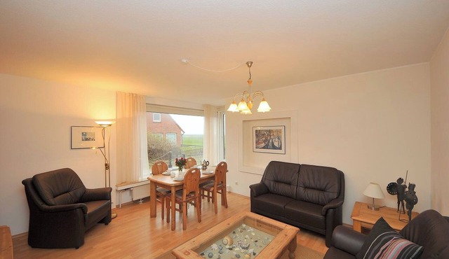 Cozy vacation apartment with garden and close to the beach