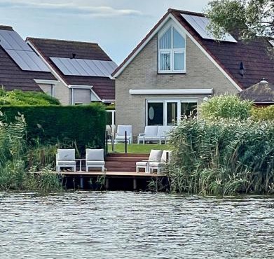 Design Idyll am Wasser in Breskens Haus mit Steg, Lounge, E Ladestation inklusive, 3 Schlafzimmer und 2 WCs