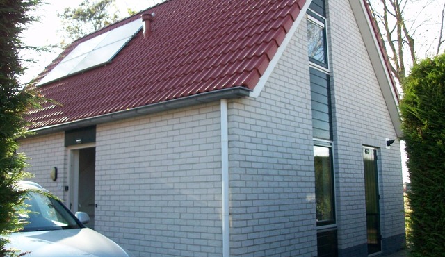 detached bungalow on 450 m2 plot, fenced garden with unobstructed view