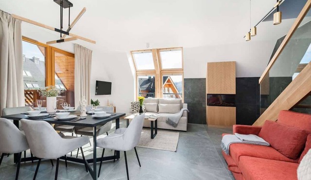 Duplex Apartment with Terrace and Mountain ViewE21