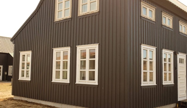 Glacier Front Row View- NEW Northern lights cottage.- NO 6.