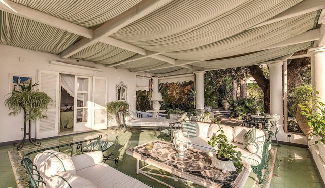 Green Coral - 1950's Luxury Villa
