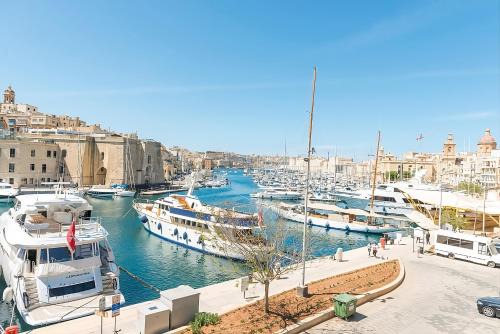 Historic Ground Floor apartment in medieval knights house with Sea View at the Marina