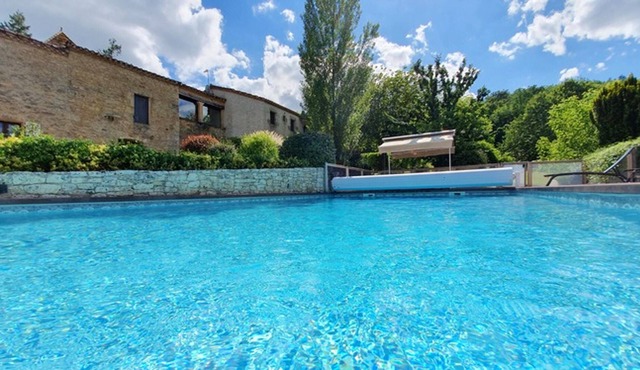 Homerez - Big house for 10 ppl. with shared pool and terrace at Puy-l'Évêque