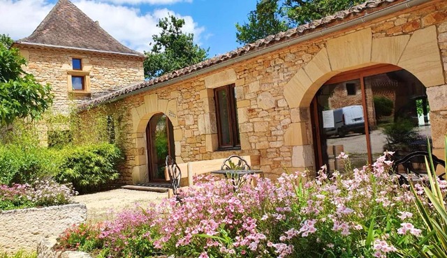 Homerez - House for 4 ppl. with shared pool, terrace and balcony at Puy-l'Évêque