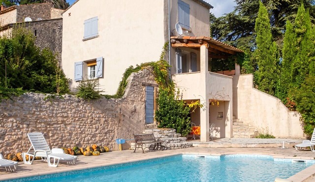 Homerez - Villa in Dauphin, garden, pool
