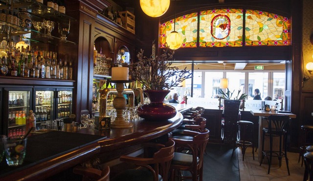 Hotel et le Café de Paris