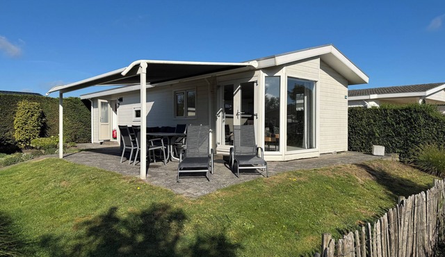 Huis Joschi Breskens: newly renovated, fenced, air conditioning, 150m to the beach