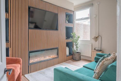 KING BED Luxury 2BR City House Fast WiFi